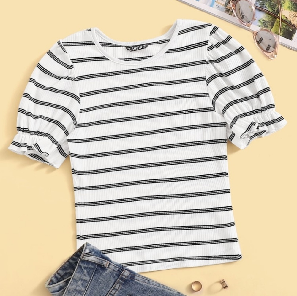 🖤 STRIPED RUFFLE SLEEVED CROP TOP🖤